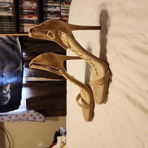 Stiletto heels, 4-inch heels